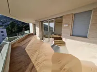 Недвижимость Трехкомнатная квартира в центре: 3