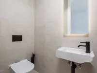 Недвижимость Трехкомнатная квартира, Центр: 19