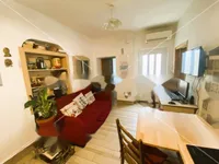 Недвижимость Трехкомнатная квартира в центре: 1