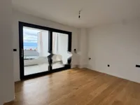 Недвижимость Четырехкомнатная квартира Побрии: 8