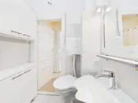 Недвижимость Двухкомнатная квартира в центре: 18