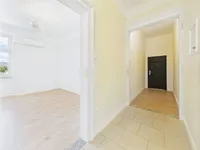 Недвижимость Двухкомнатная квартира в центре: 24