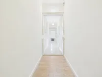 Недвижимость Двухкомнатная квартира в центре: 25