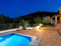 Недвижимость Семейный дом 200 м², Запад, Опатия: 25