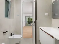 Недвижимость Трехкомнатная квартира в центре: 26