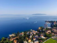 Недвижимость Трёхкомнатная квартира, центр: 9