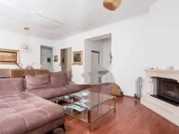 Недвижимость Трехкомнатная квартира в центре: 2