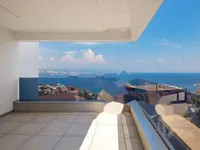 Недвижимость Трехкомнатная квартира в центре: 2