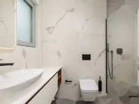 Недвижимость Трехкомнатная квартира в центре: 10