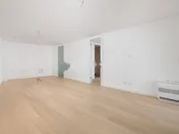 Недвижимость Трехкомнатная квартира центр: 22