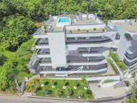 Недвижимость Трехкомнатная квартира Центр: 1