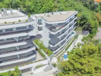 Недвижимость Трехкомнатная квартира в центре: 1