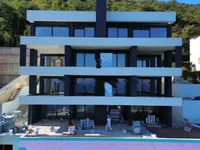 Недвижимость Четырехкомнатная квартира Центр: 2