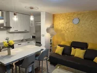 Недвижимость Двухкомнатная квартира, центр: 6