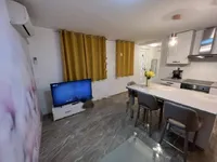 Недвижимость Двухкомнатная квартира, центр: 7