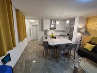 Недвижимость Двухкомнатная квартира, центр: 8