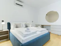 Недвижимость Двухкомнатная квартира, центр: 8