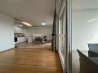 Недвижимость Трехкомнатная квартира в центре: 4