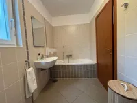 Недвижимость Трехкомнатная квартира в центре: 13