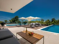 Недвижимость Новое семейное жилье в центре: 17