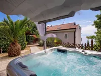 Недвижимость Четырехкомнатная квартира в центре Опатии: 8