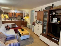 Недвижимость Трехкомнатная квартира, Центр: 1