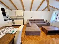 Недвижимость Трехкомнатная квартира, Центр: 1