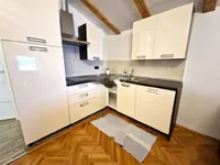 Недвижимость Трехкомнатная квартира, Центр: 4