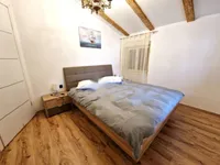 Недвижимость Трехкомнатная квартира, Центр: 5