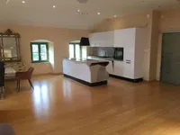 Недвижимость Трехкомнатная квартира в центре: 3