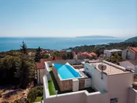 Недвижимость Трехкомнатная квартира в центре: 2