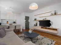 Недвижимость Трехкомнатная квартира в центре: 9