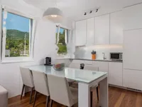 Недвижимость Трехкомнатная квартира в центре: 11