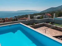 Недвижимость Трехкомнатная квартира Центр: 2