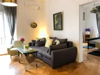 Недвижимость Трехкомнатная квартира в центре: 2