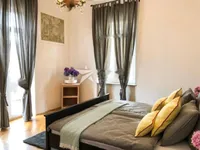 Недвижимость Трехкомнатная квартира в центре: 5