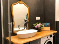 Недвижимость Трехкомнатная квартира в центре: 8