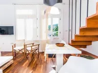 Недвижимость Двухкомнатная квартира в центре: 1