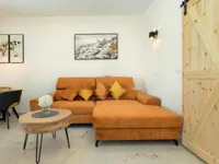 Недвижимость Двухкомнатная квартира, центр: 6