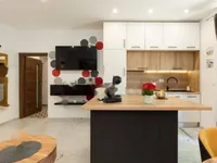 Недвижимость Двухкомнатная квартира, центр: 9