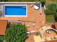 Недвижимость Семейный дом 270 м², Запад: 1