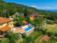 Недвижимость Семейный дом 270 м², Запад: 2