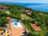 Недвижимость Семейный дом 270 м², Запад: 3