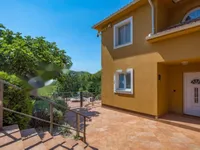 Недвижимость Семейный дом 270 м², Запад: 7