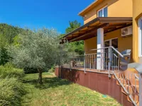 Недвижимость Семейный дом 270 м², Запад: 10