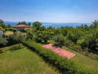 Недвижимость Семейный дом 270 м², Запад: 12