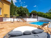 Недвижимость Семейный дом 270 м², Запад: 16