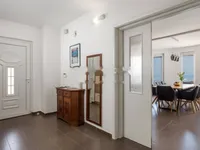 Недвижимость Семейный дом 270 м², Запад: 18