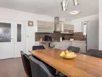 Недвижимость Семейный дом 270 м², Запад: 22