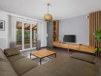 Недвижимость Семейный дом 270 м², Запад: 25